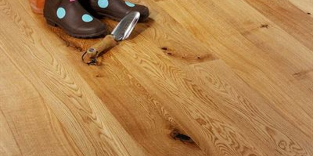 Floorboard lacquered